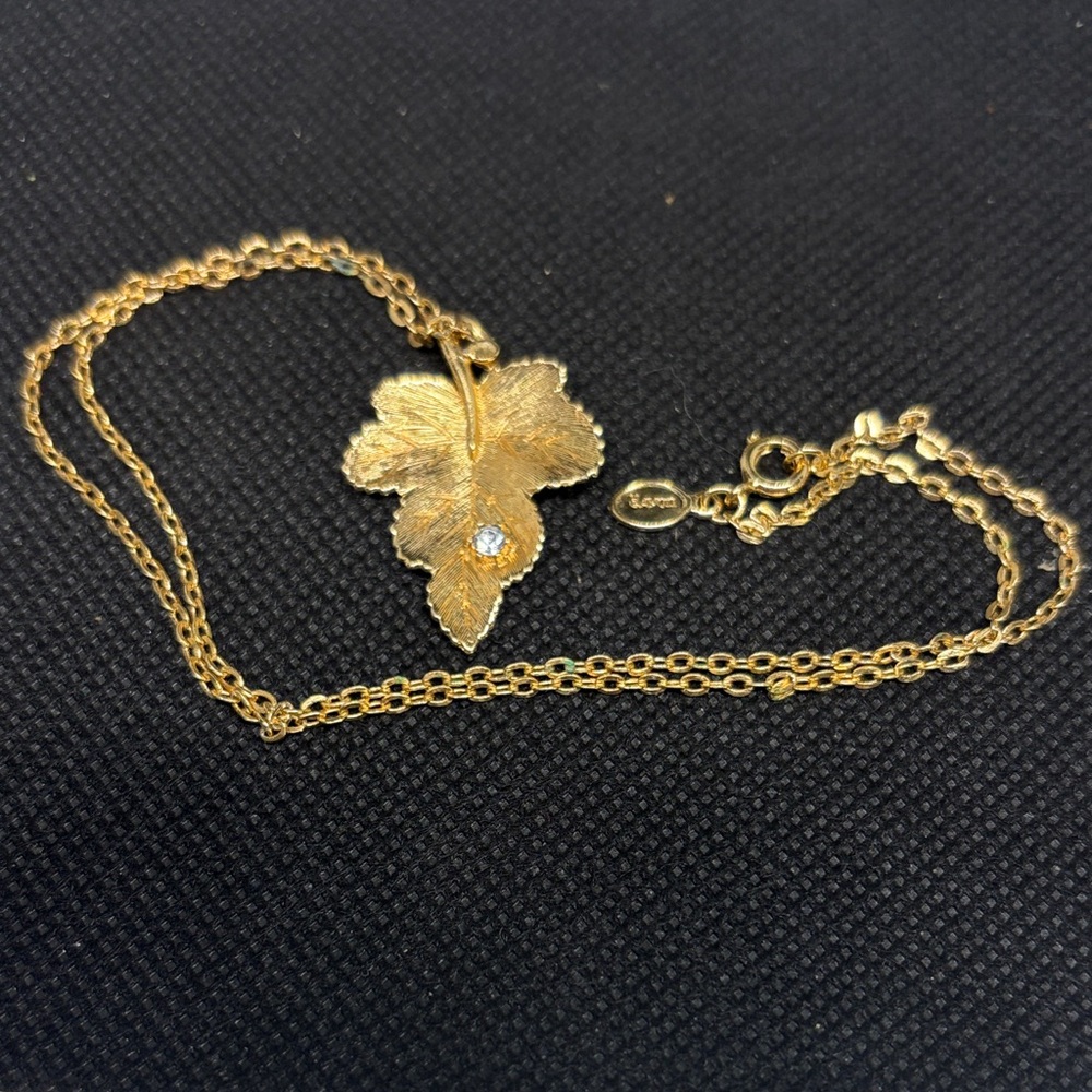 1978 Vintage Avon Radiant Leaf Necklace Gold Botanical Estate Statement